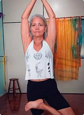 Escola de Yoga 4 professora-de-yoga-escola-jaya-nilcea-oliveira